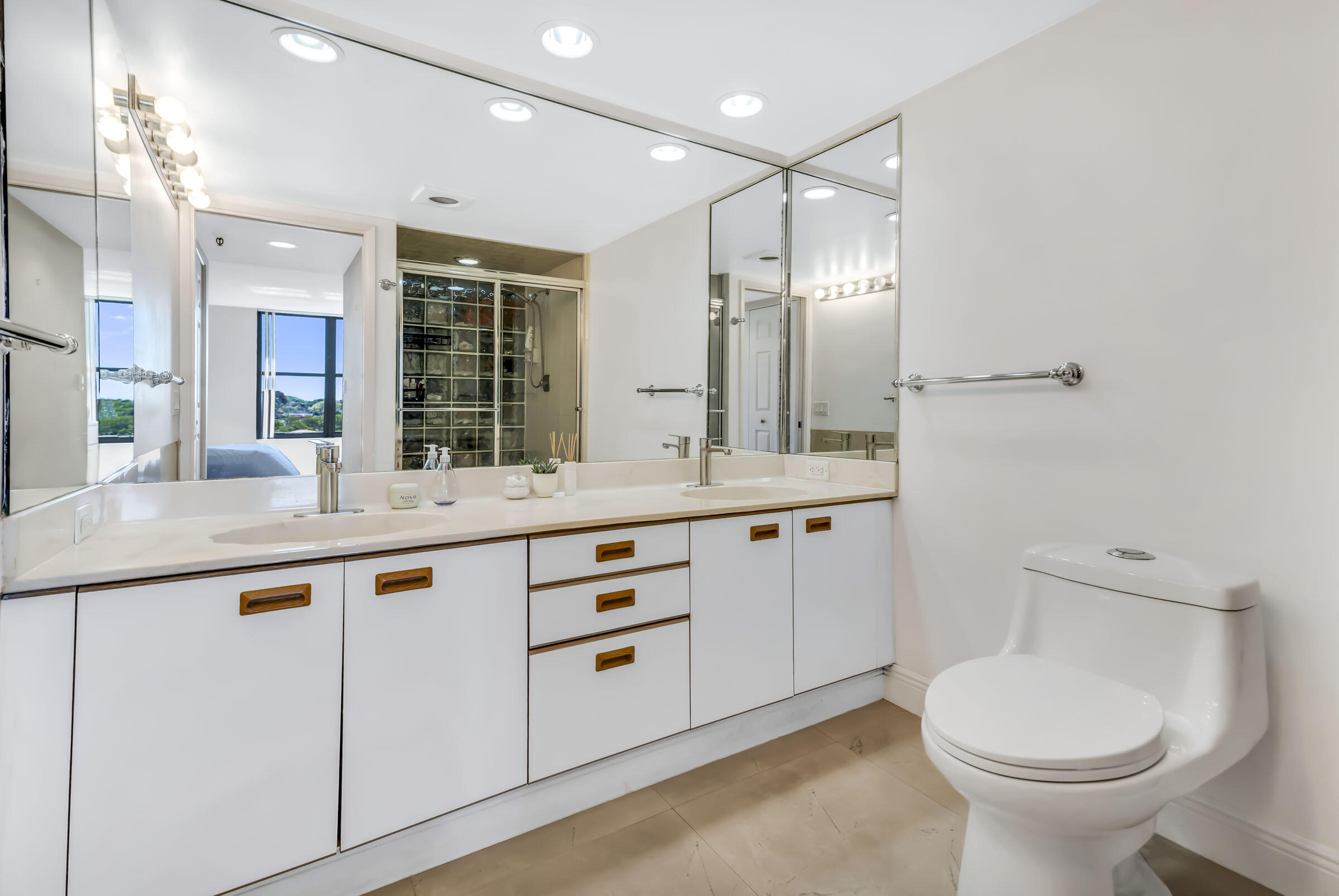 22 Royal Palm Way, Unit 606 Boca Raton, FL 33432 - Photo 27 of 48 015