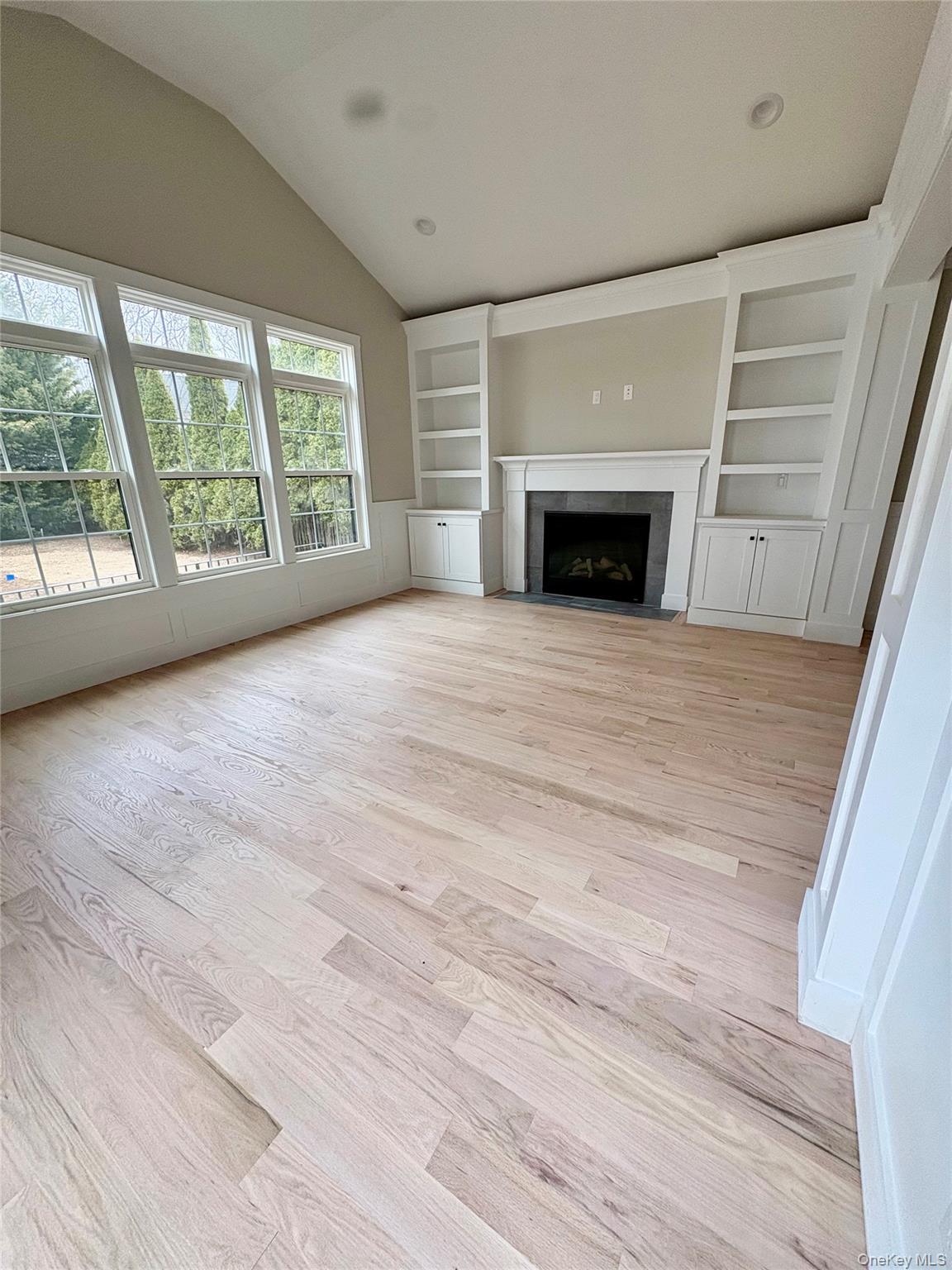 960 Cathedral Road Franklin Square, NY 11010 - Photo 4 of 6