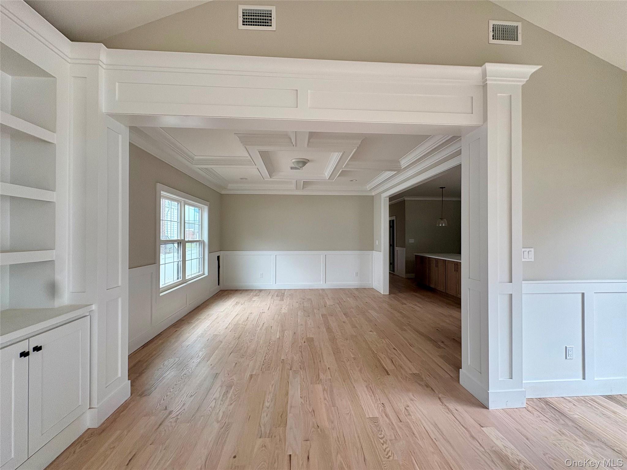 960 Cathedral Road Franklin Square, NY 11010 - Photo 6 of 6