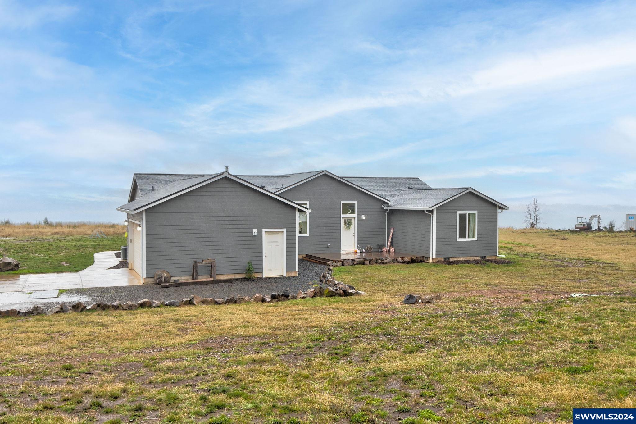 10224 Wagner Road Lyons, OR 97358 - Photo 3 of 45 Gallery Image 3