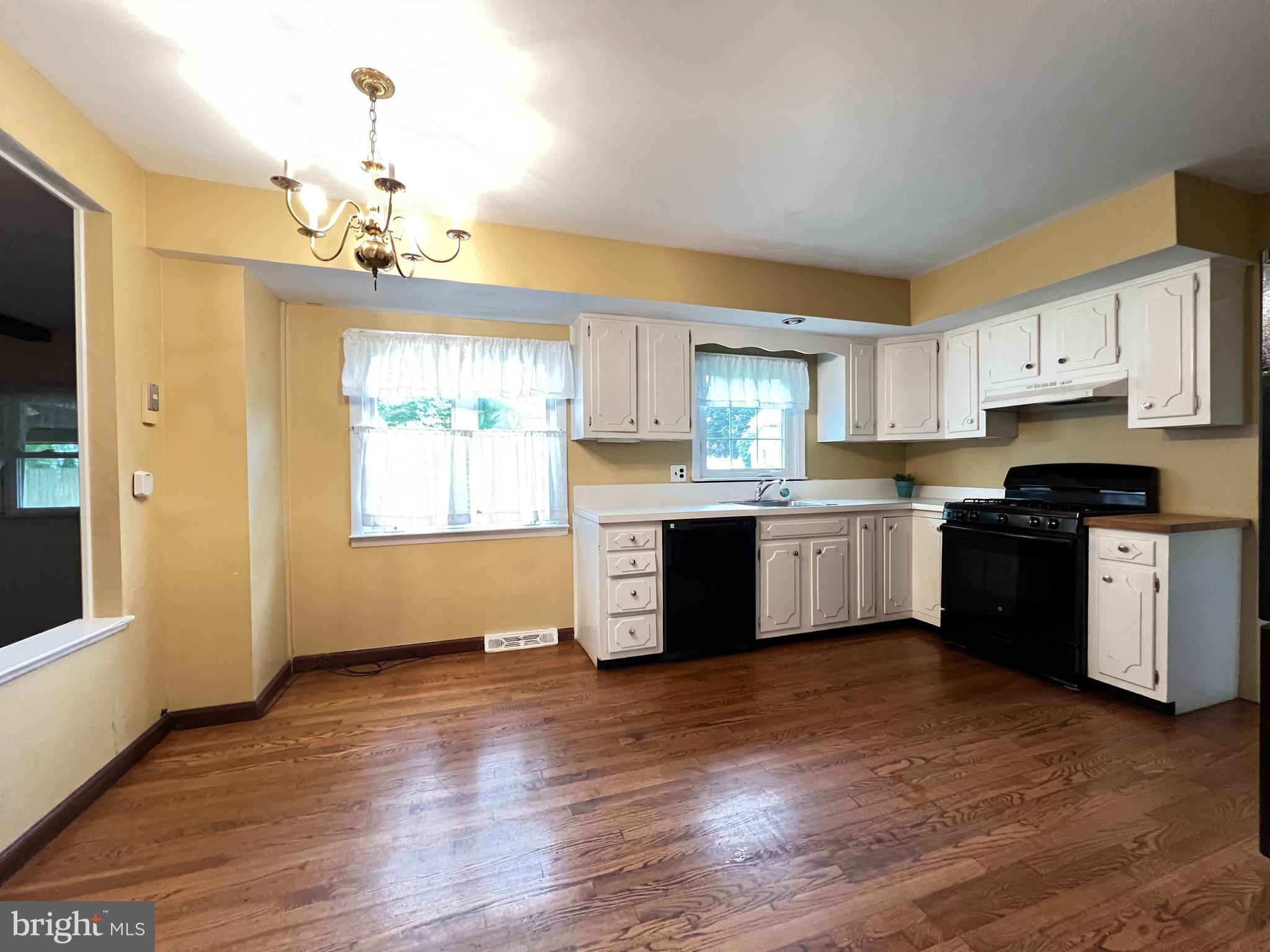 37 Latchstring Lane Hatboro, PA 19040 - Photo 9 of 35 Kitchen