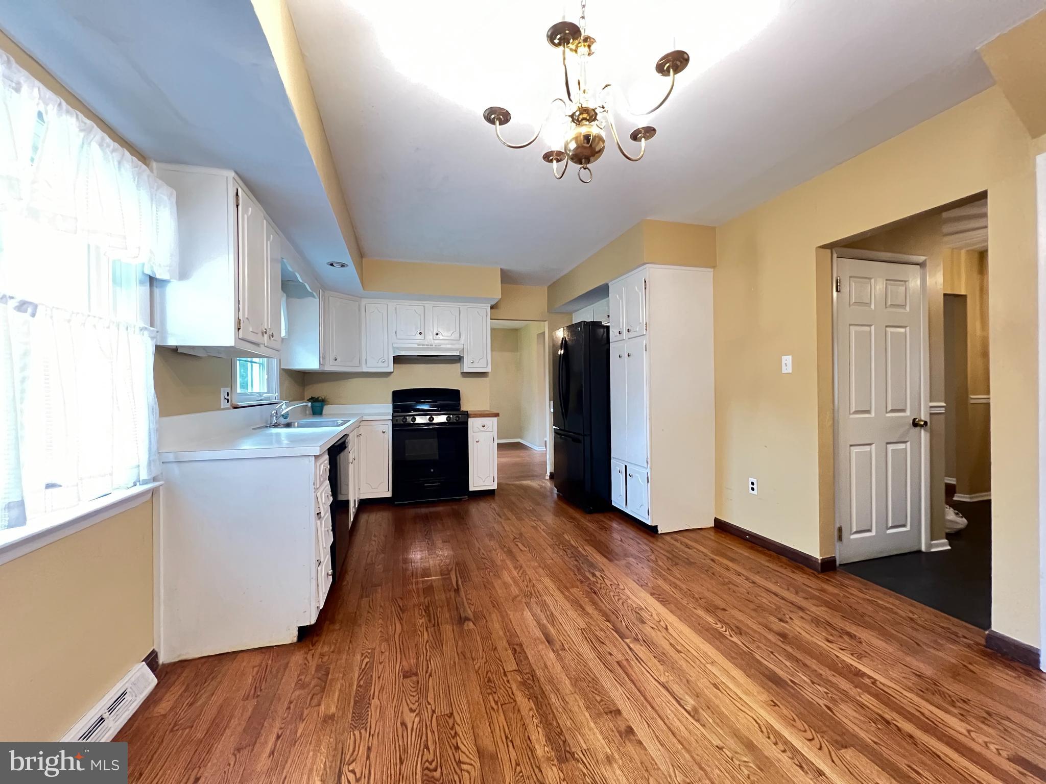 37 Latchstring Lane Hatboro, PA 19040 - Photo 10 of 35 Kitchen