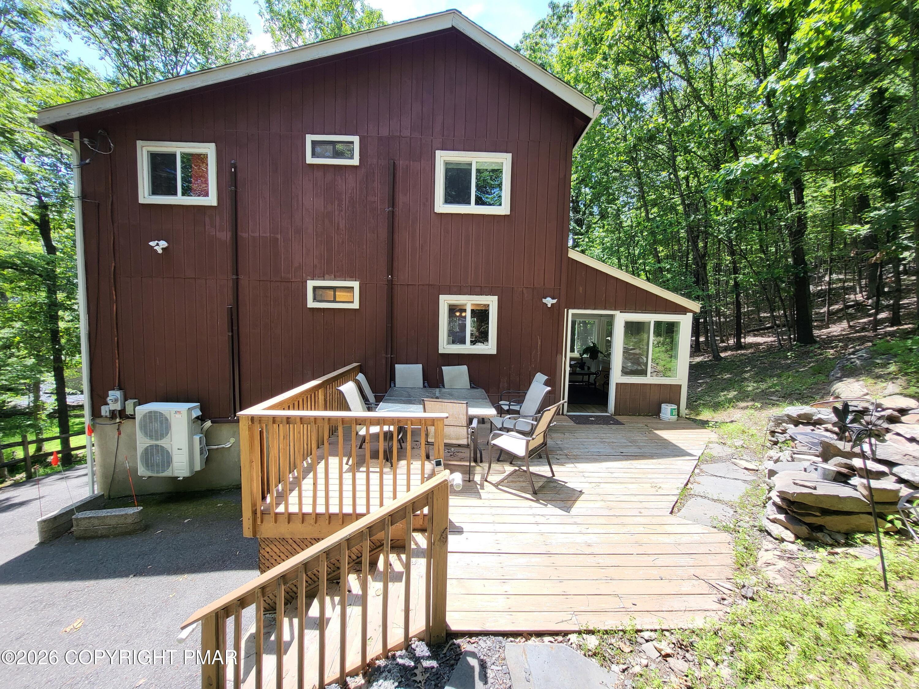 121 Park Court Bushkill, PA 18324 - Photo 2 of 76 1000093263