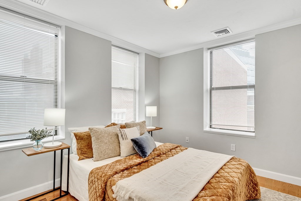 5 Grove Street, Unit 8 Boston, MA 02114 - Photo 14 of 21