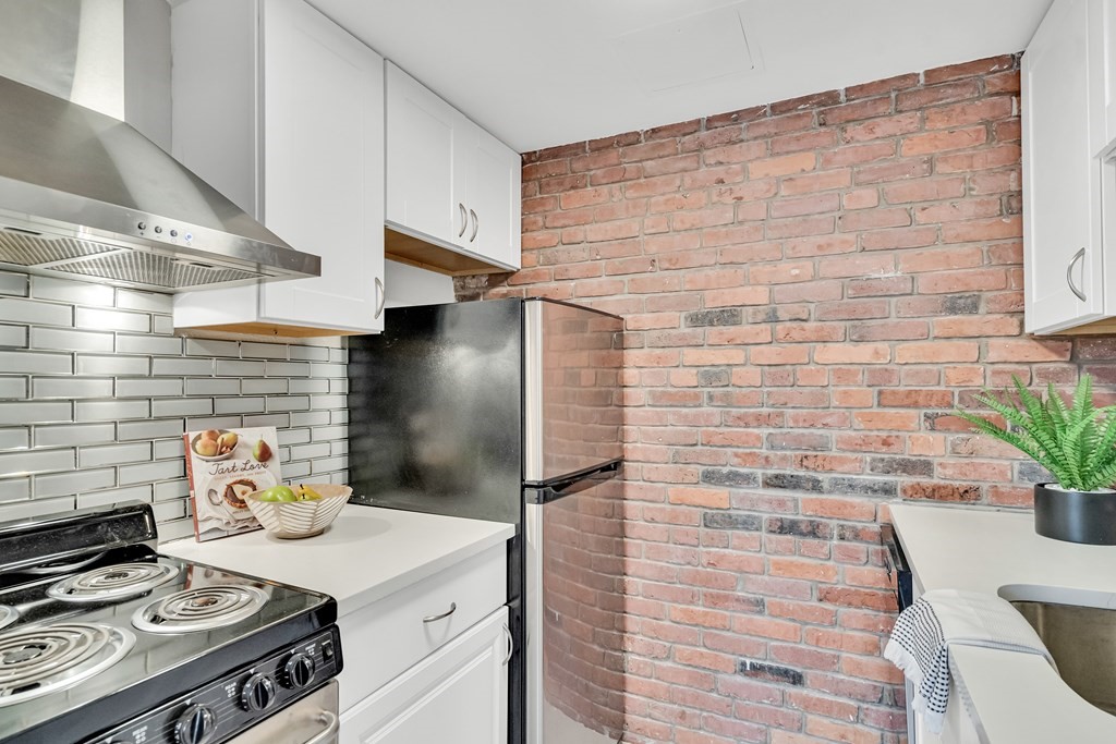 5 Grove Street, Unit 8 Boston, MA 02114 - Photo 6 of 21