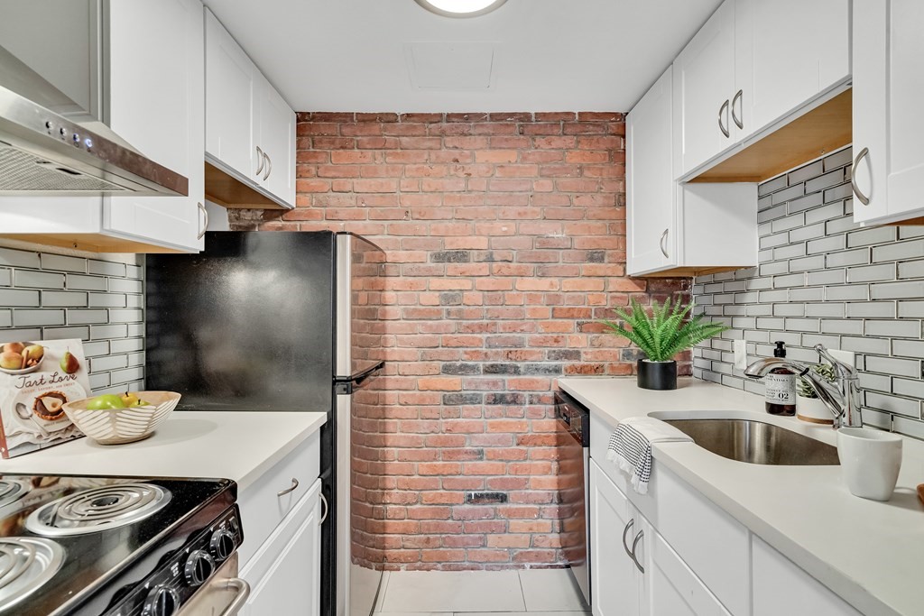 5 Grove Street, Unit 8 Boston, MA 02114 - Photo 7 of 21