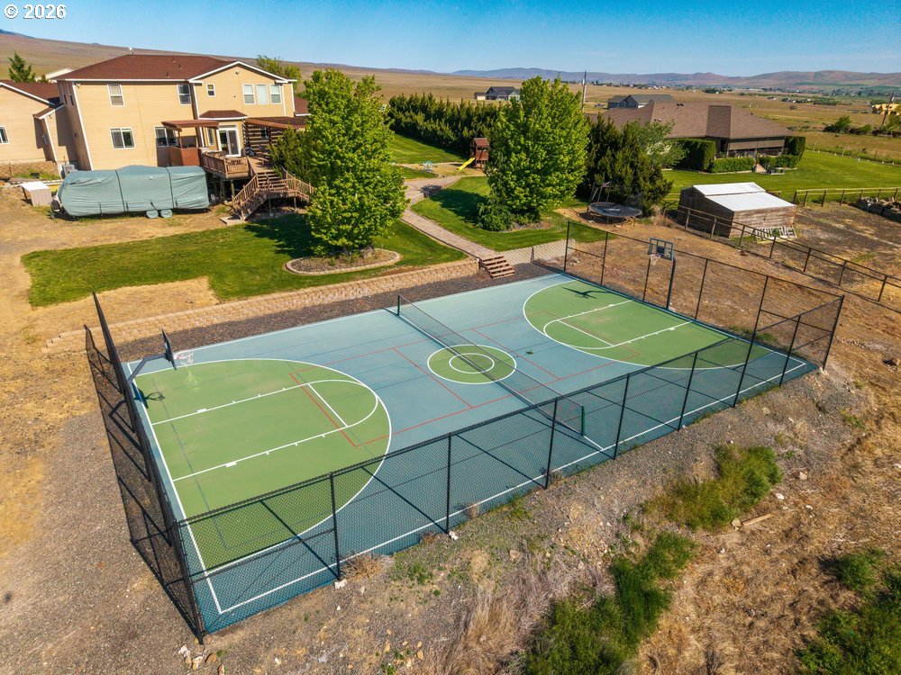 500 St Hilaire Road Yakima, WA 98901 - Photo 26 of 29 a view of a tennis court