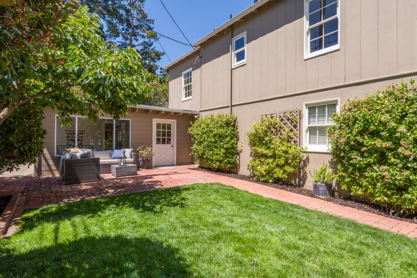 1000 Harvard Road San Mateo, CA 94402 - Photo 27 of 32 a front view of house with yard and seating area