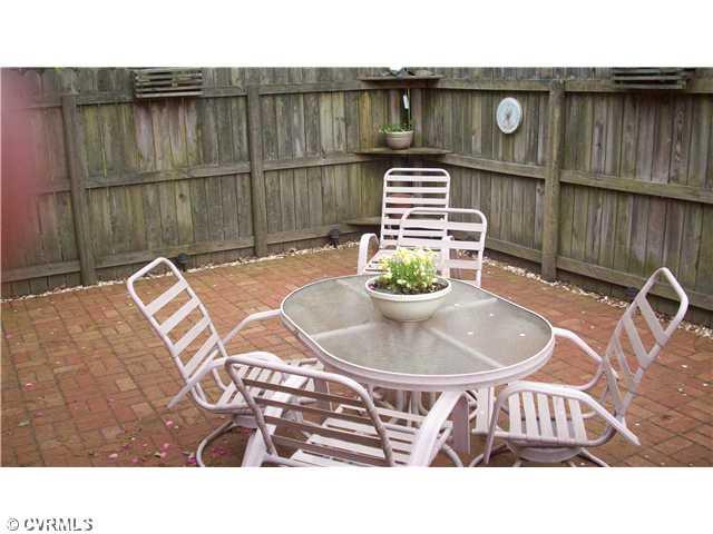 206 Chiappa Road Sandston, VA 23150 - Photo 4 of 10 Patio/Deck