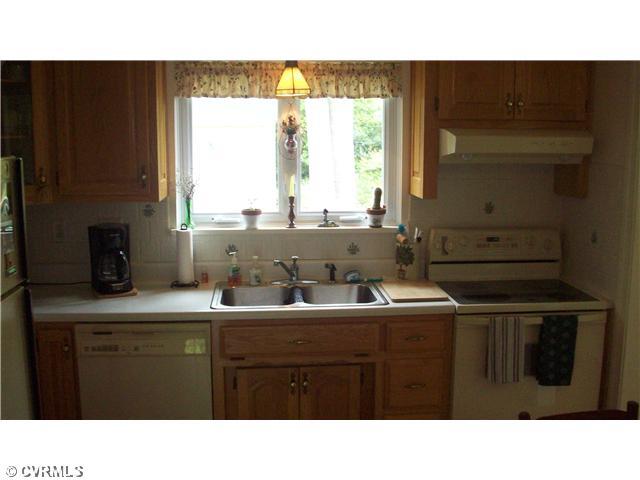 206 Chiappa Road Sandston, VA 23150 - Photo 5 of 10 Kitchen