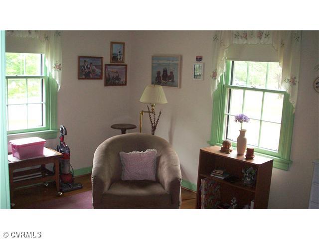 206 Chiappa Road Sandston, VA 23150 - Photo 8 of 10 Living Room
