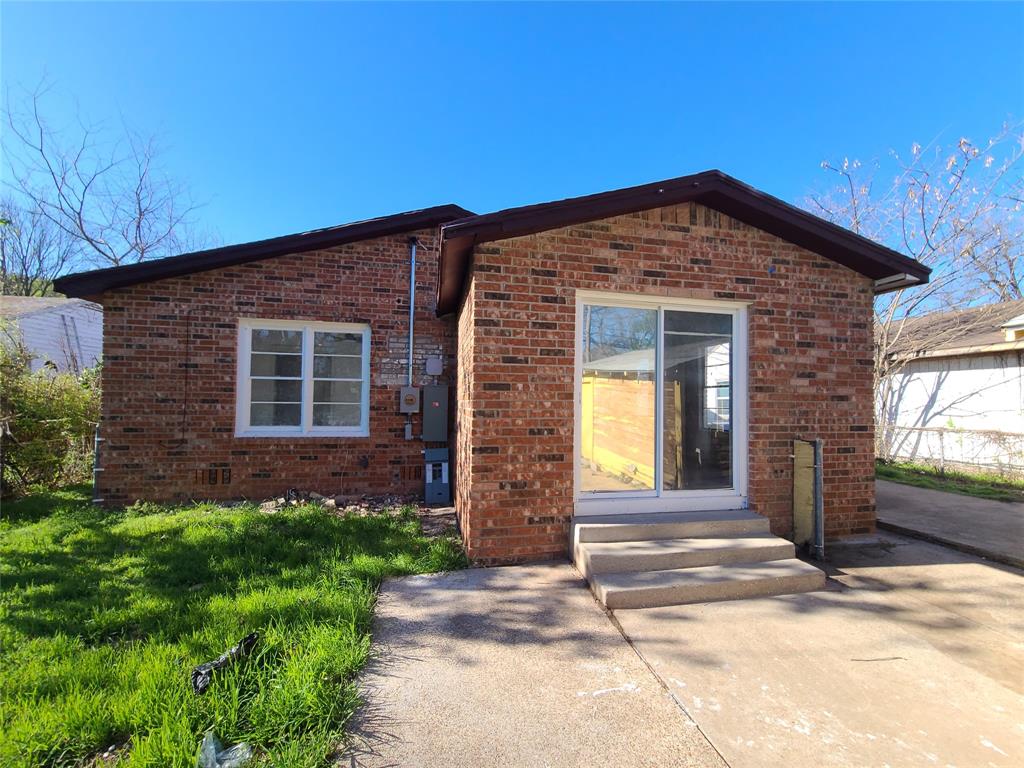 519 Dearborn Street Waco, TX 76704 - Photo 22 of 24 a front view of a house with a yard