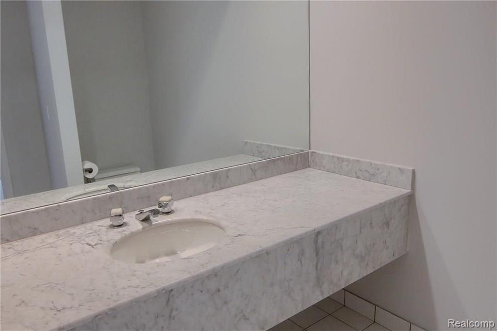 1965 Pine Ridge Lane Bloomfield Hills, MI 48302 - Photo 22 of 38