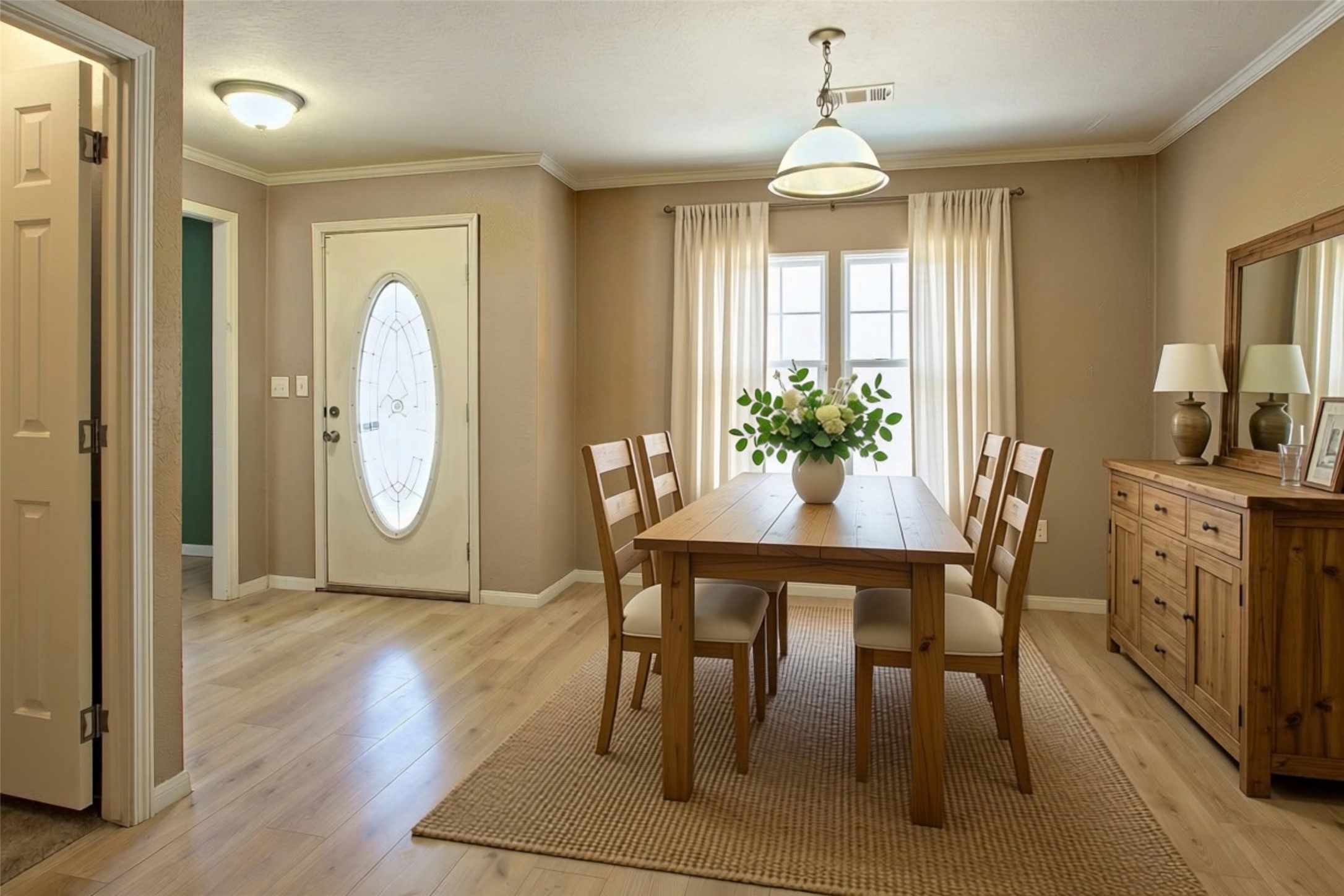 133 Mark Adams Road Del Valle, TX 78617 - Photo 2 of 20 *Virtual staging *
Gleaming wood floors pair with crown molding in this welcoming entry and dining area.