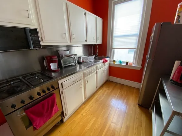 $2,600 | 1060 Beacon Street, Unit 15, Brookline, MA 02446