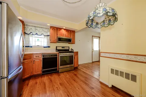 $799,000 | 87 Central Park Road, Plainview, NY 11803