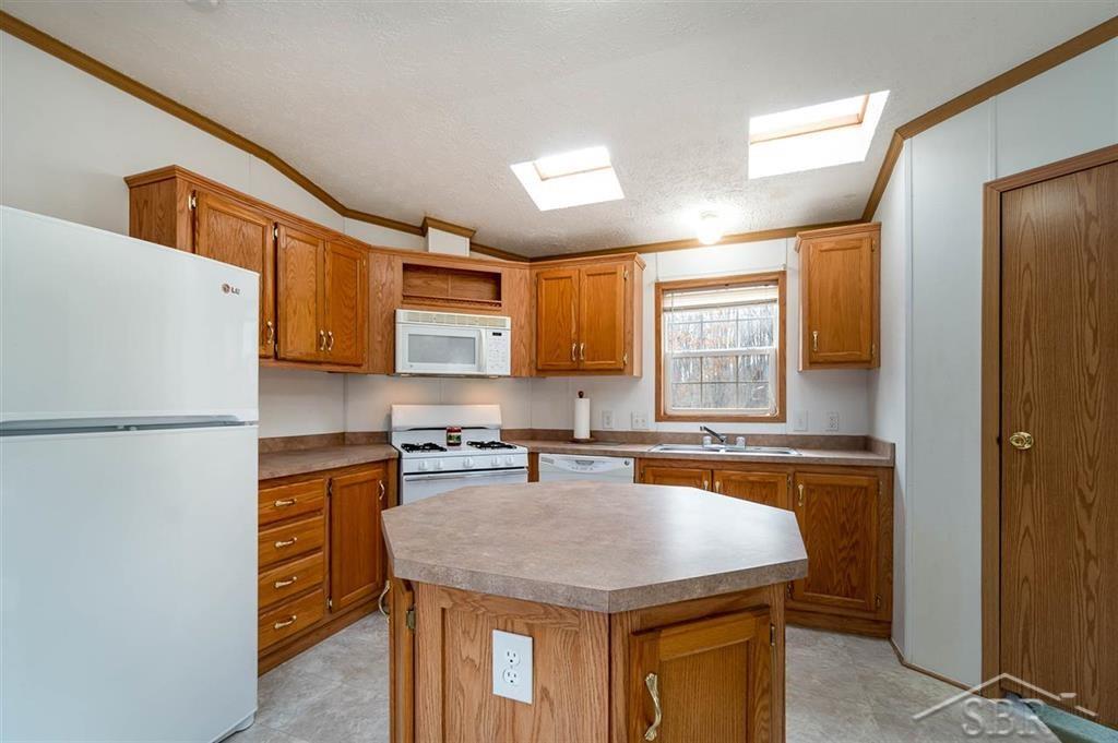 2998 Timberlane Road Harrison, MI 48625 - Photo 9 of 24 50038359-8.JPG