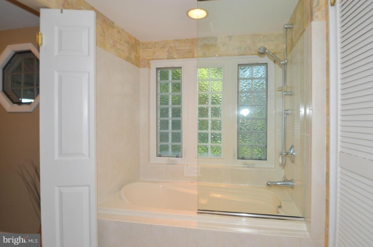 499 Broadwater Road Arnold, MD 21012 - Photo 22 of 30 Bath (Master)