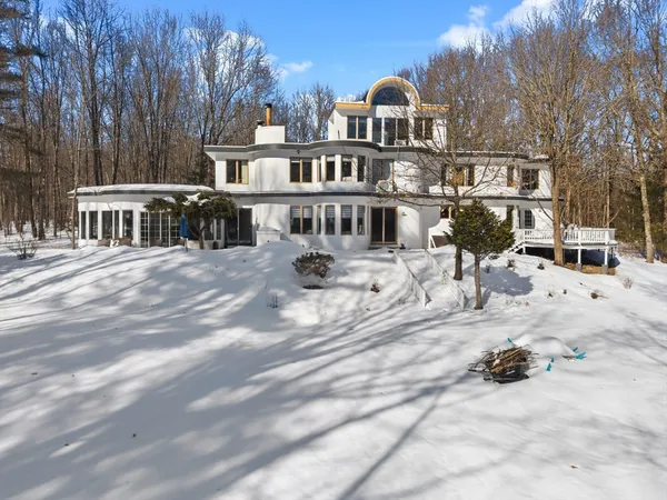 a view of a house with snow board
