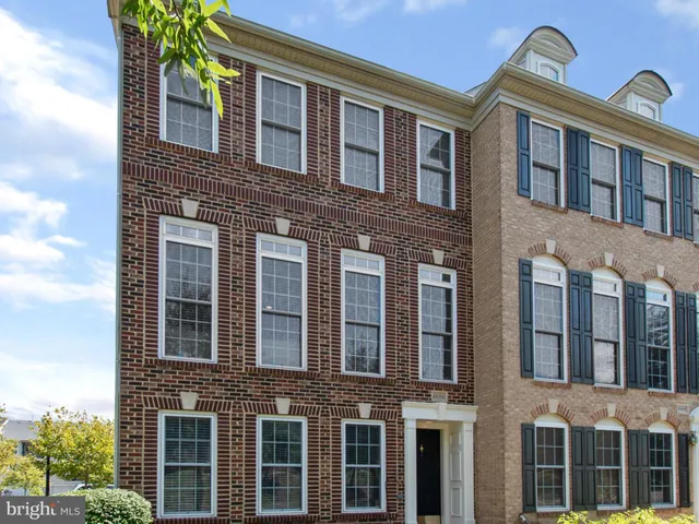 $3,295 | 25813 Mews Terrace, Chantilly, VA 20152