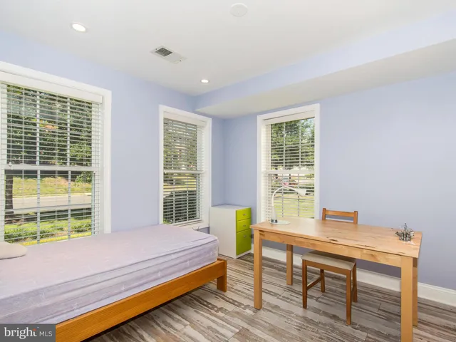 $3,295 | 25813 Mews Terrace, Chantilly, VA 20152