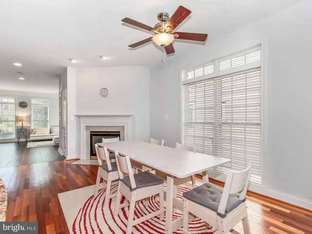 $3,295 | 25813 Mews Terrace, Chantilly, VA 20152