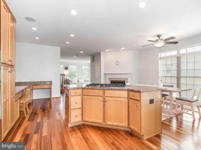 $3,295 | 25813 Mews Terrace, Chantilly, VA 20152