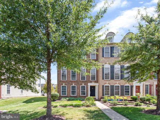 $3,295 | 25813 Mews Terrace, Chantilly, VA 20152