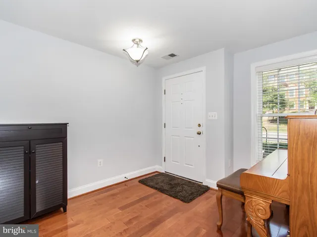 $3,295 | 25813 Mews Terrace, Chantilly, VA 20152