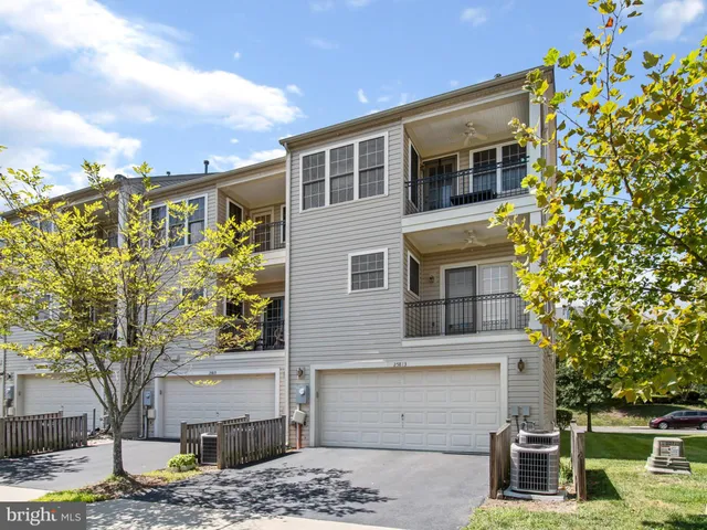 $3,295 | 25813 Mews Terrace, Chantilly, VA 20152