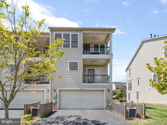 $3,295 | 25813 Mews Terrace, Chantilly, VA 20152