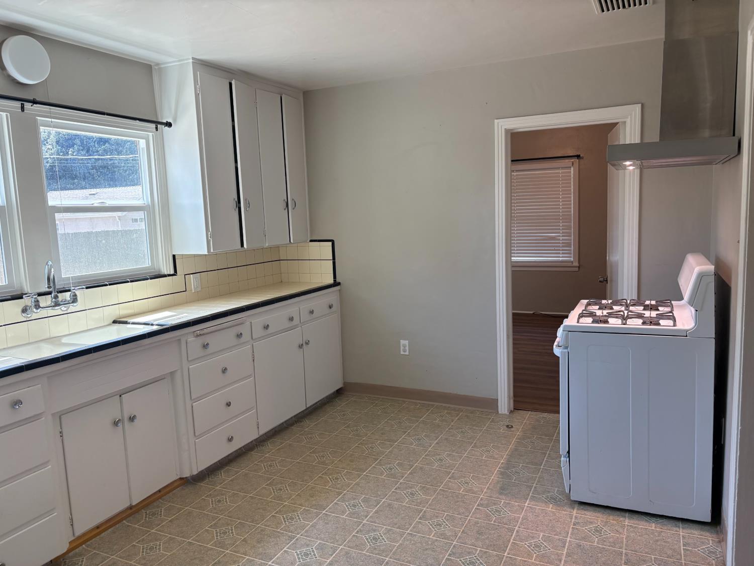 318 Bodem Street Modesto, CA 95350 - Photo 6 of 17