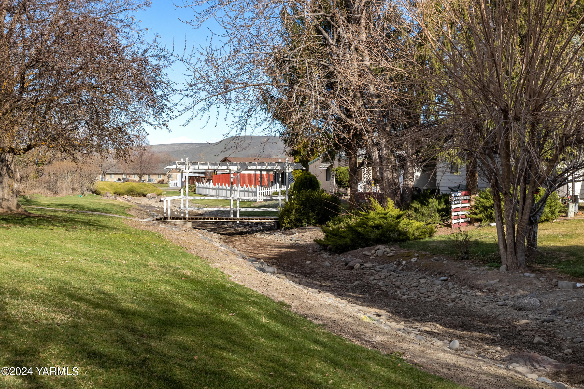 3701 Gun Club Road, Unit 28 Yakima, WA 98901 - Photo 23 of 28 a view of outdoor space with garden