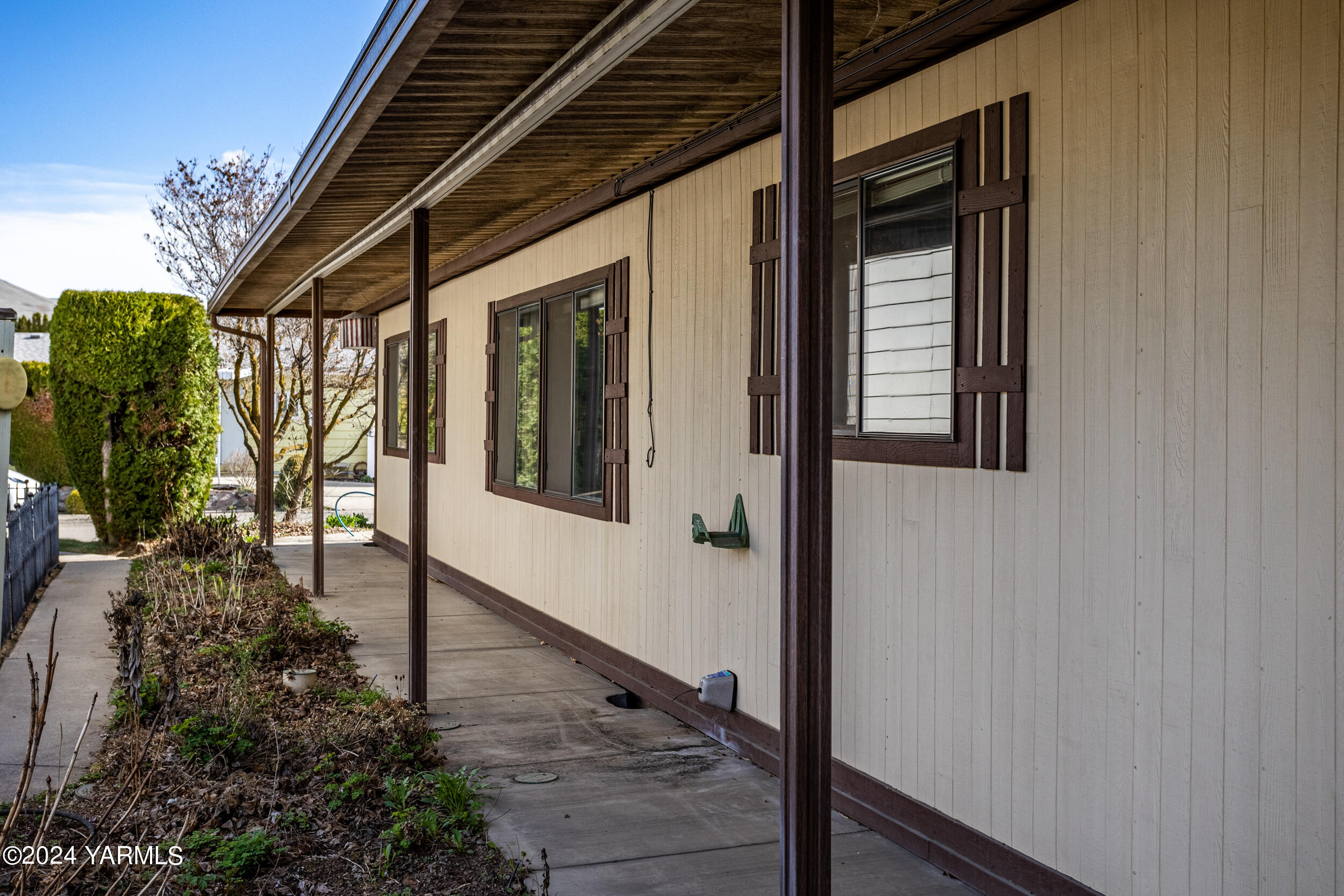 3701 Gun Club Road, Unit 28 Yakima, WA 98901 - Photo 24 of 28 a porch with seating space