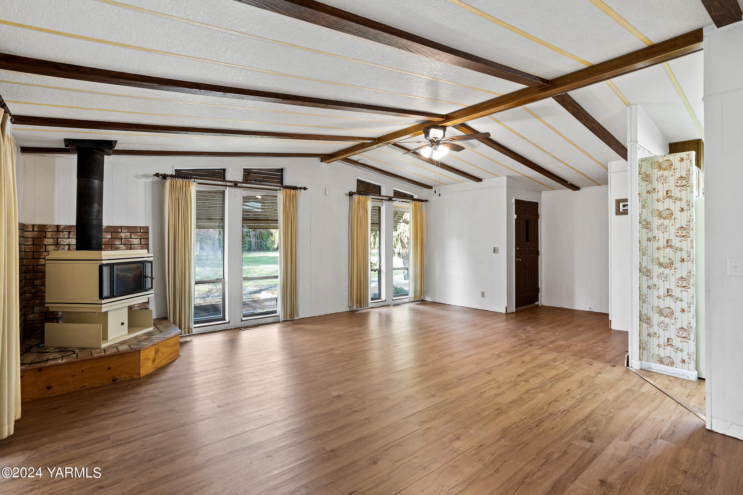 3701 Gun Club Road, Unit 28 Yakima, WA 98901 - Photo 5 of 28 a view of an empty room with wooden floor and a window