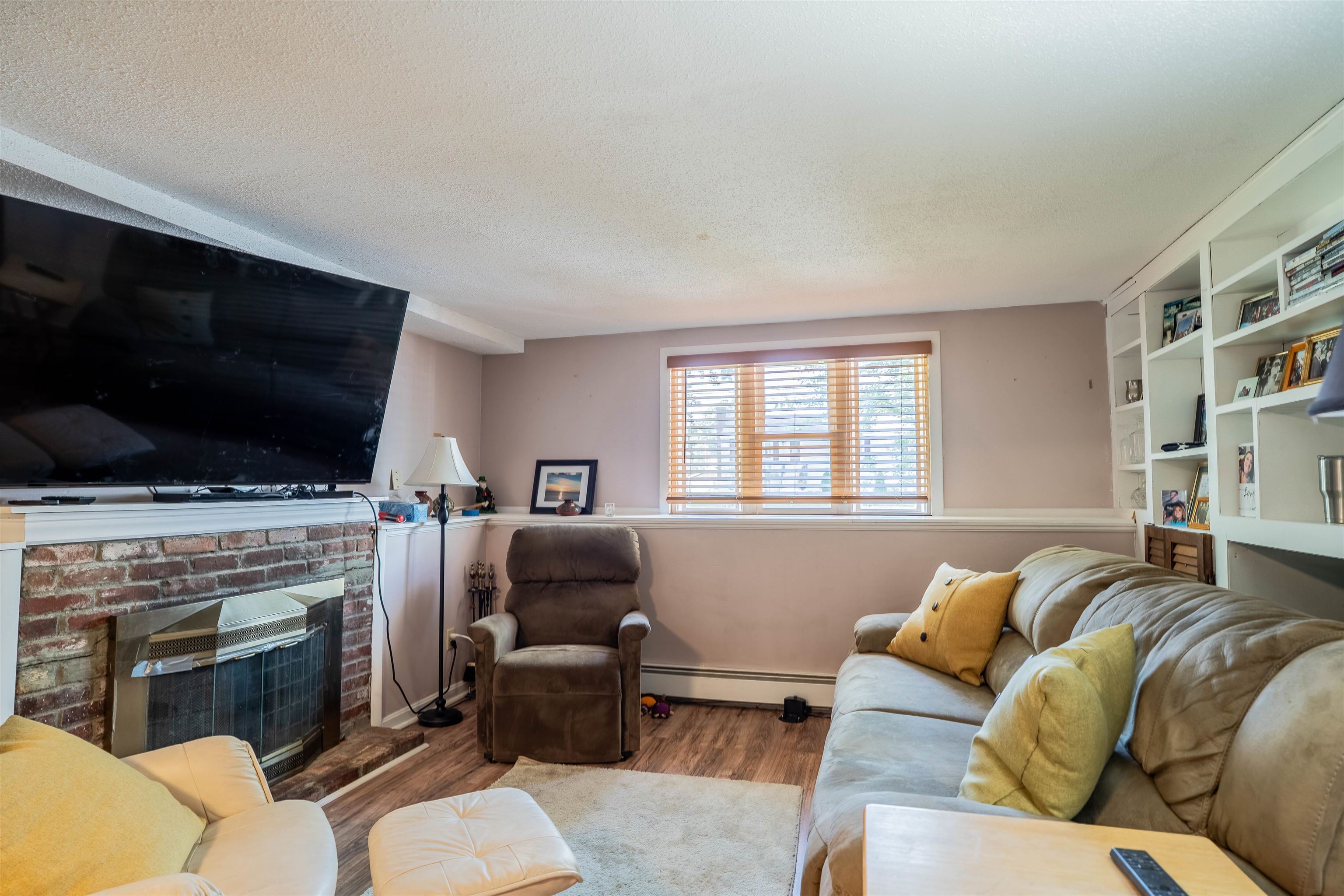 28 Chatham Circle Salem, NH 03079 - Photo 14 of 33