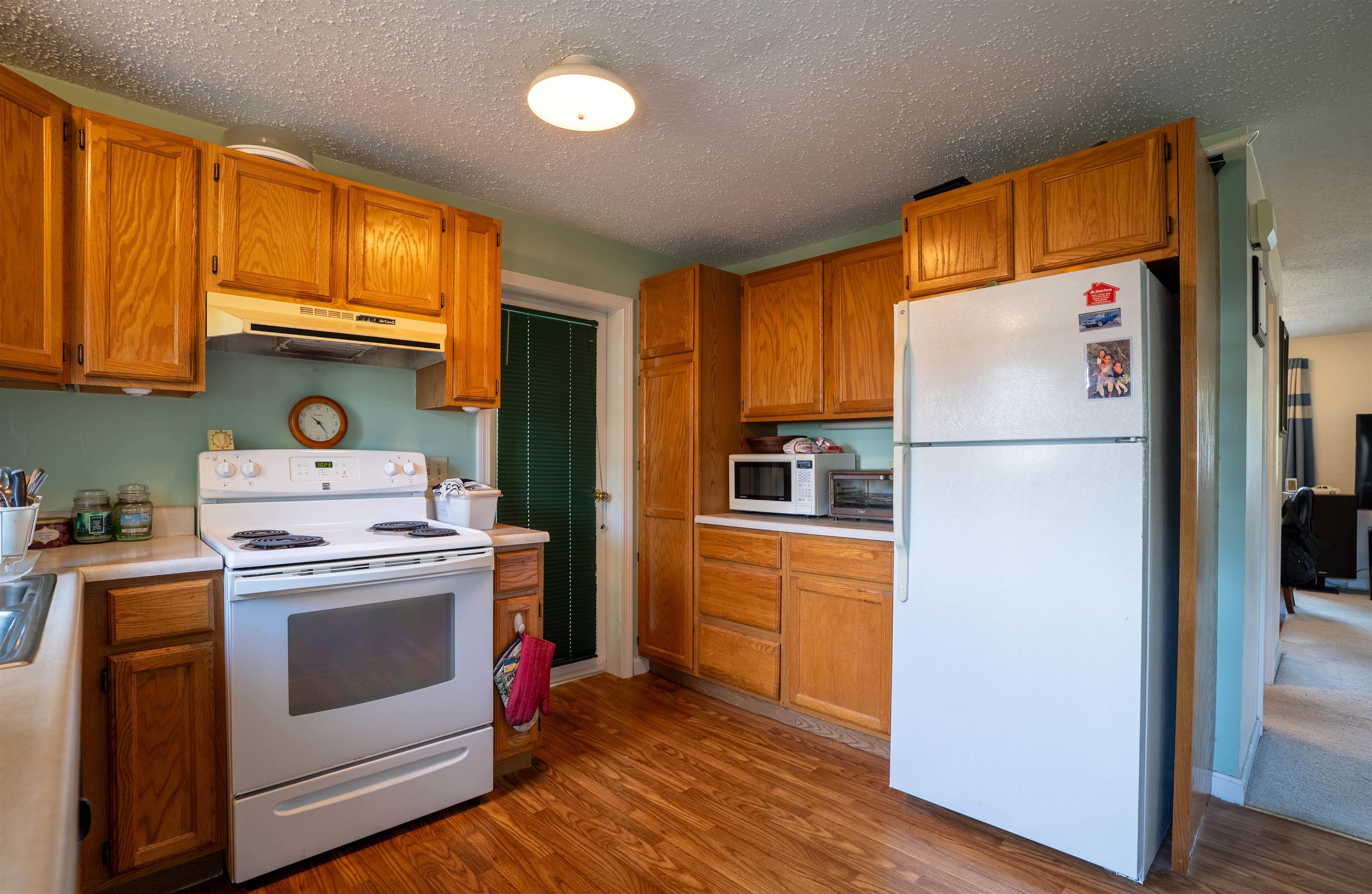 28 Chatham Circle Salem, NH 03079 - Photo 23 of 33