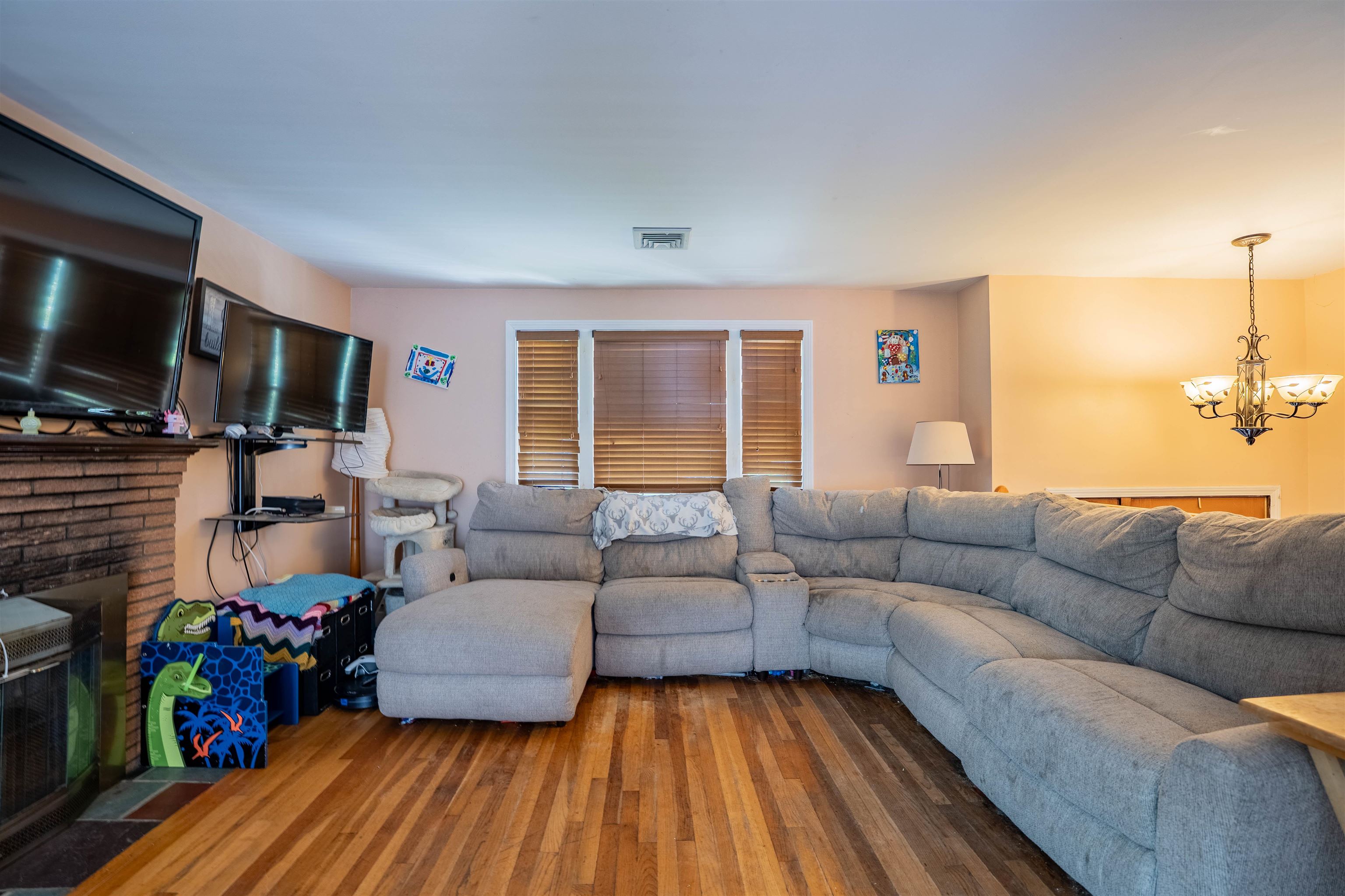 28 Chatham Circle Salem, NH 03079 - Photo 8 of 33