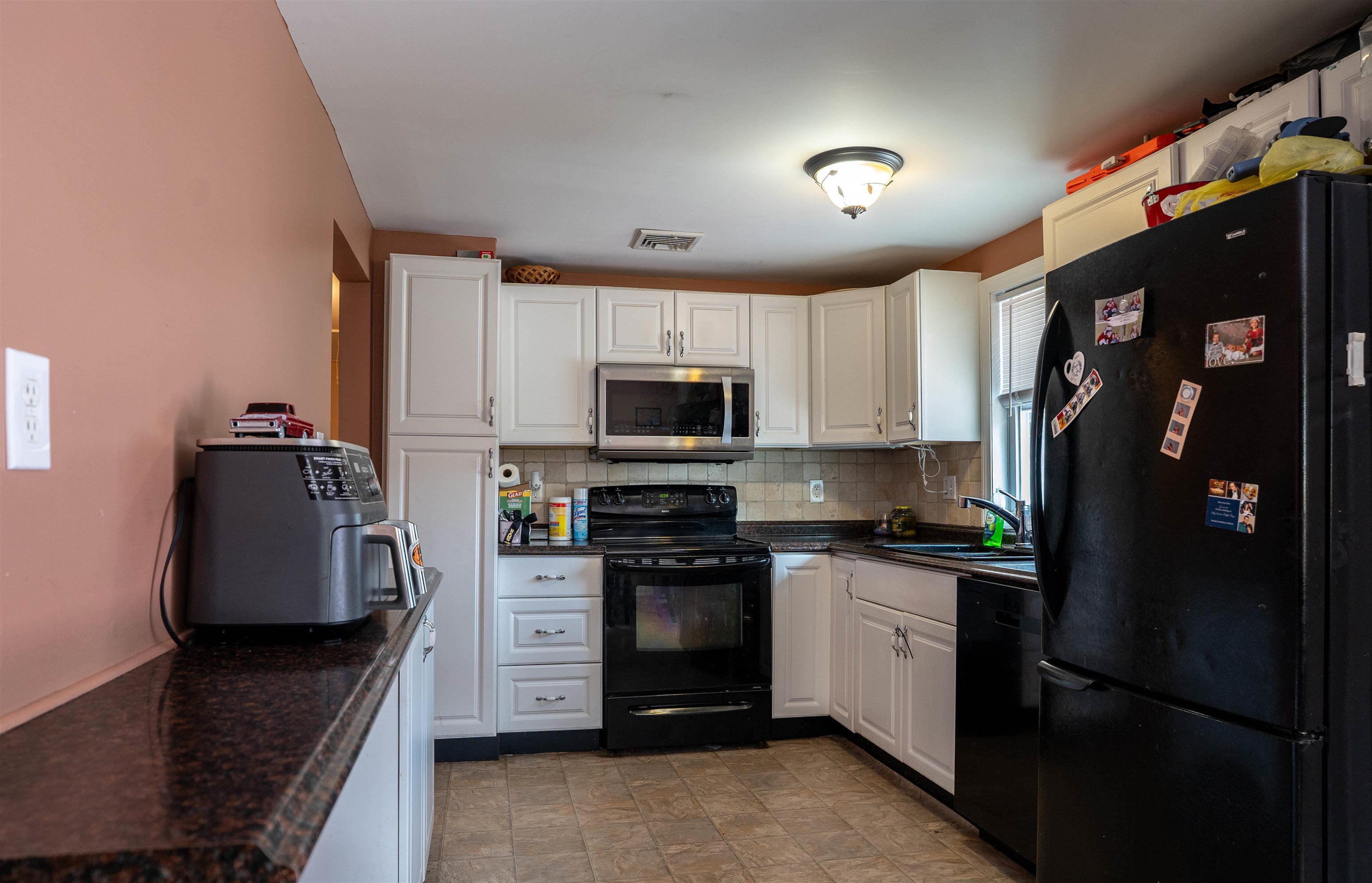 28 Chatham Circle Salem, NH 03079 - Photo 10 of 33