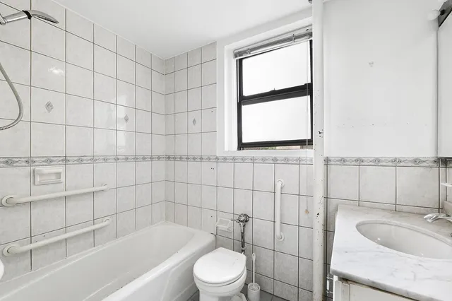 $1,599,000 | 41 West 82nd Street, Unit 6A | Upper West Side