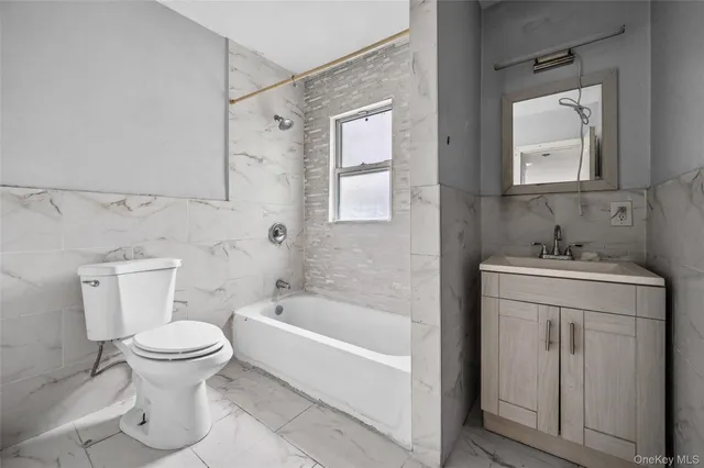 $939,000 | 215-11 111th Road | Bellaire Estates