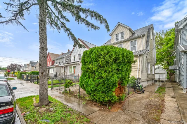 $939,000 | 215-11 111th Road | Bellaire Estates