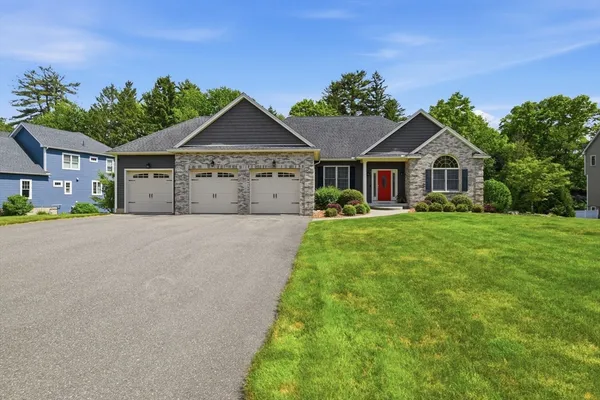 $850,000 | 25 Pondview Drive, East Longmeadow, MA 01028