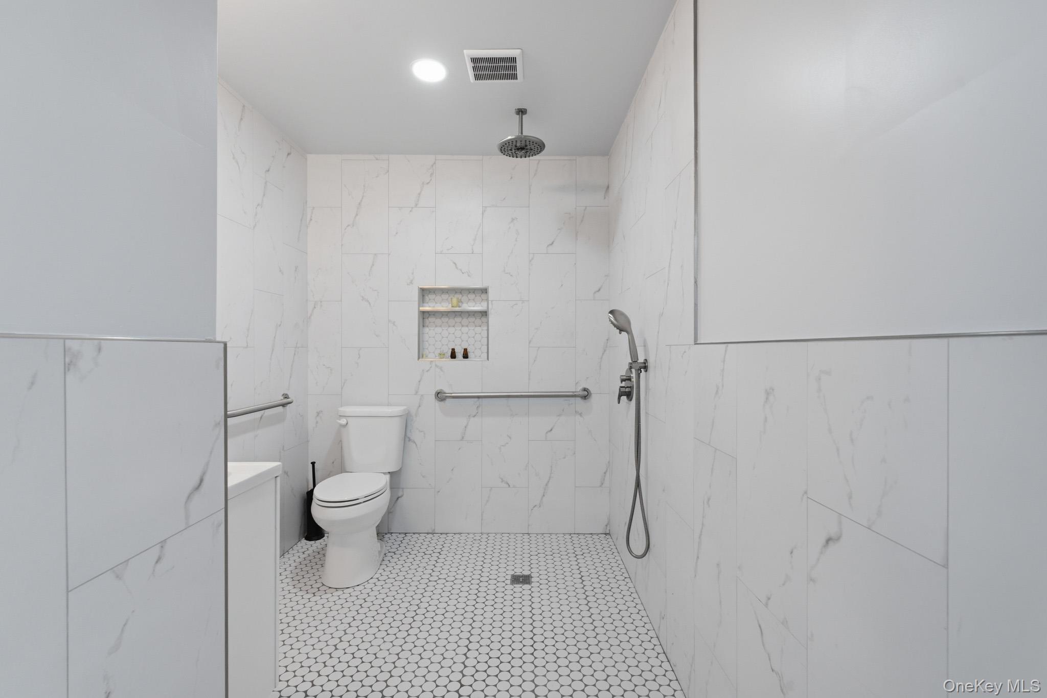 2 Bell Place Rye Brook, NY 10573 - Photo 18 of 41 1st Floor Guest Suite Full Bath