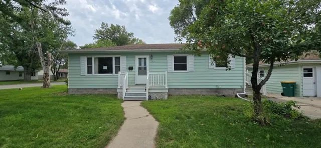 $140,000 | 102 Deschepper Street, Marshall, MN 56258