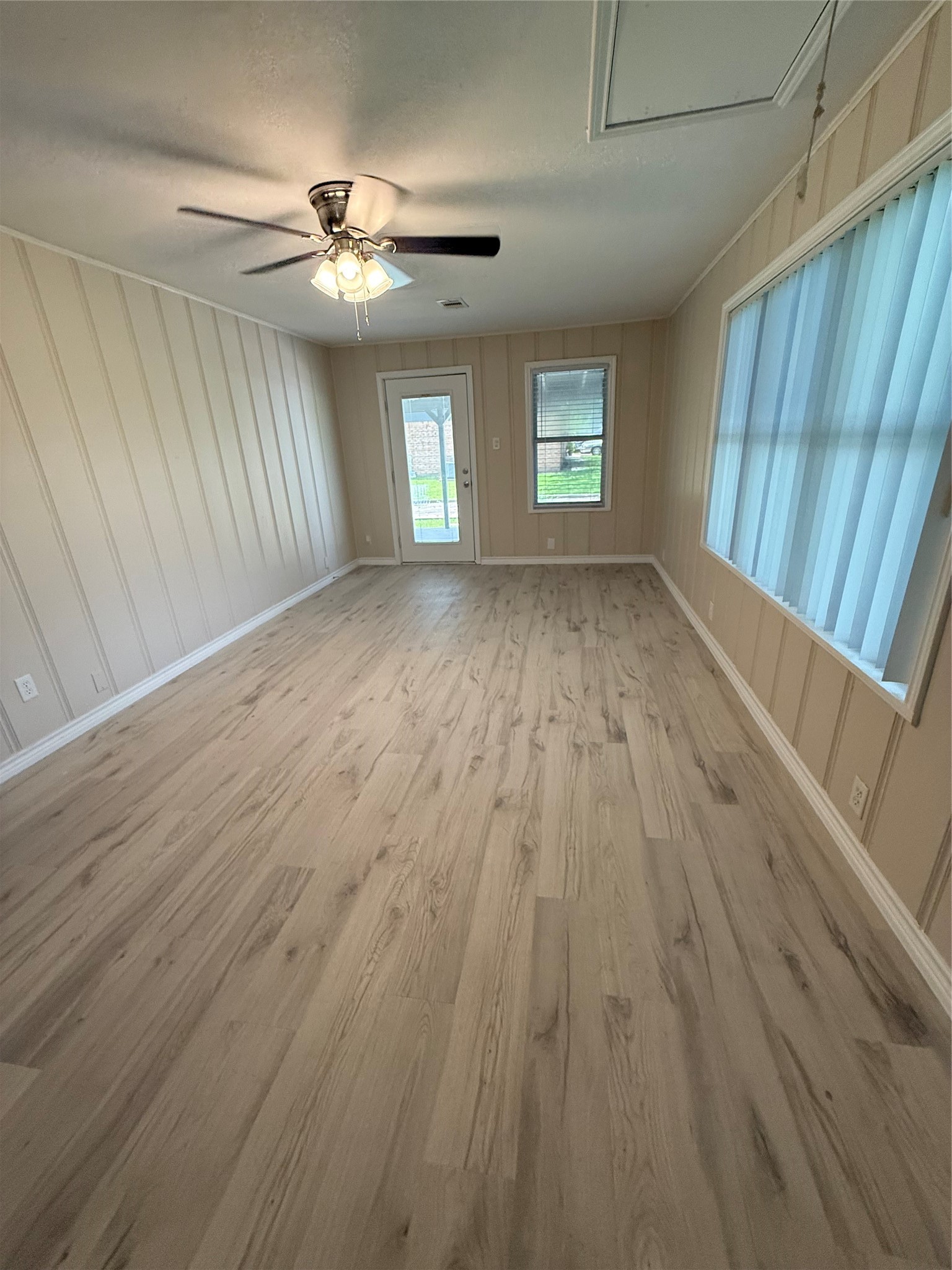 1102 East 2nd Street Sweeny, TX 77480 - Photo 6 of 13 Living room