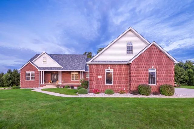 $975,000 | 493 North 414 East, Valparaiso, IN 46383