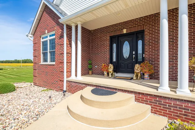 $975,000 | 493 North 414 East, Valparaiso, IN 46383