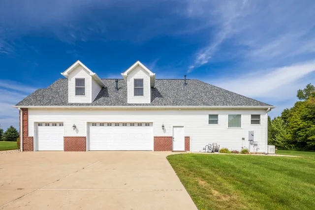 $975,000 | 493 North 414 East, Valparaiso, IN 46383