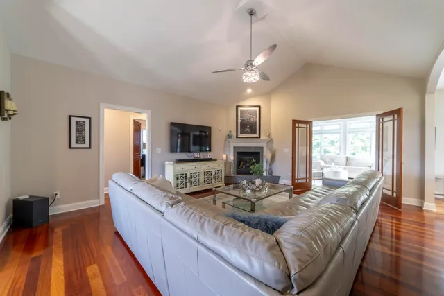 $975,000 | 493 North 414 East, Valparaiso, IN 46383